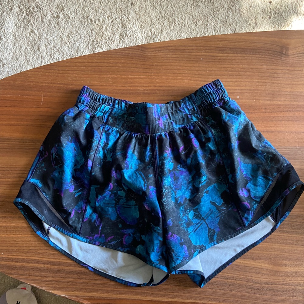 Lululemon hotty hot shorts, size 6